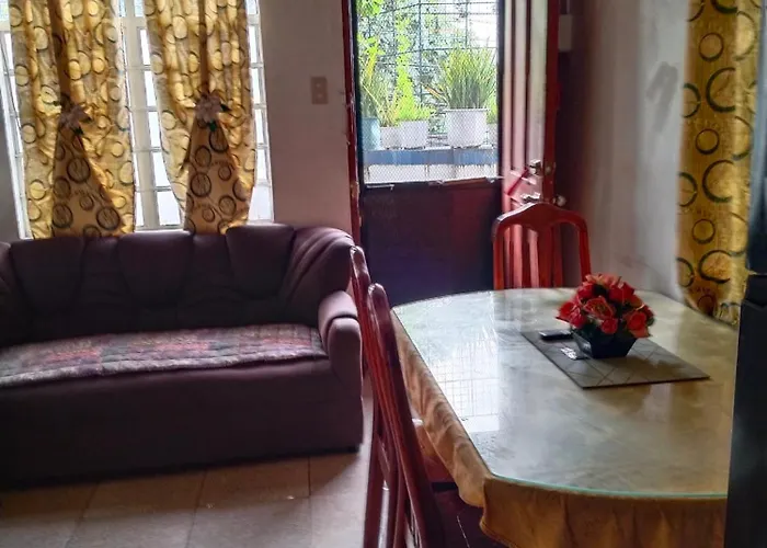 بيت ضيافة Staycation Fully Furnished With Wi-fi, Ac & Kitchen In Valenzuela 3*